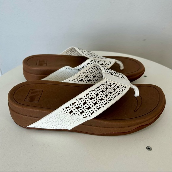 Fitflop Surfa White Floral Lattice Leather Flip Flop Sandals Size 8 NWT - Picture 2 of 7
